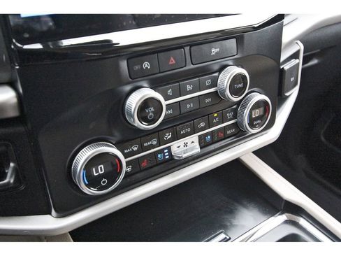 Certified 2024 Ford Expedition XLT RWD image 26