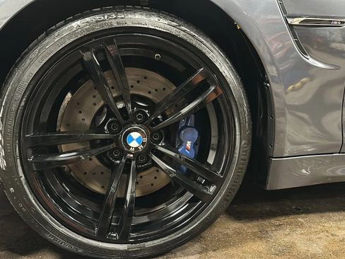 Used 2018 BMW M4 Convertible image 25