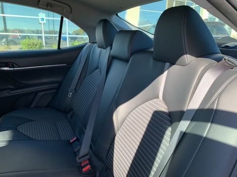 Used 2022 Toyota Camry SE image 13