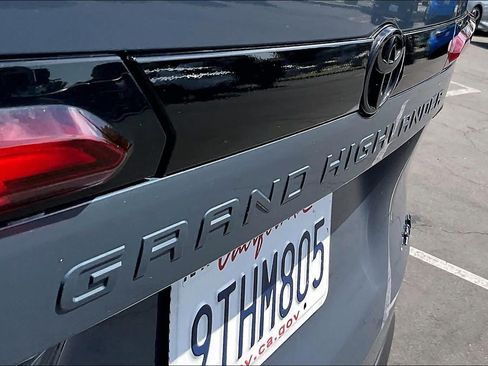 Used 2025 Toyota Grand Highlander AWD image 30