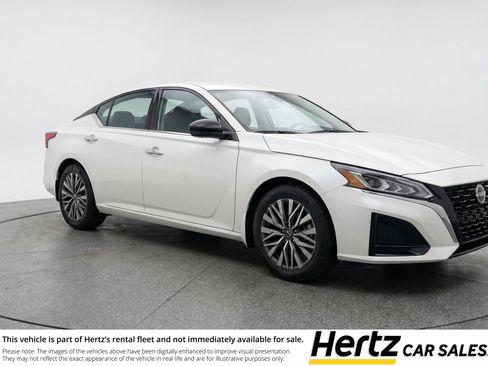 Used 2025 Nissan Altima 2.5 SV FWD image 1