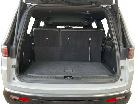 Used 2024 Jeep Wagoneer Series II w/ Flexible Seating Group image 13