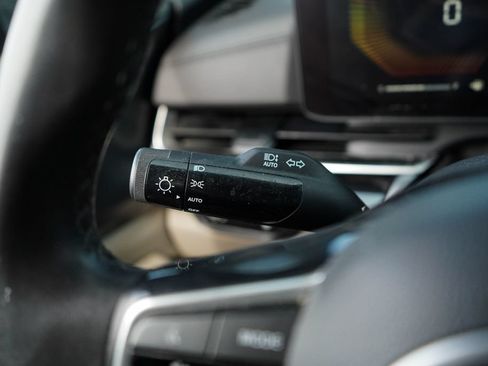 Used 2025 Kia Carnival FWD image 34