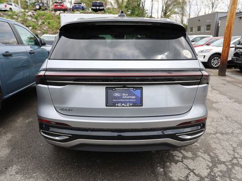 Used 2024 Lincoln Nautilus Reserve w/ Equipment Group 203A AWD/4WD image 5