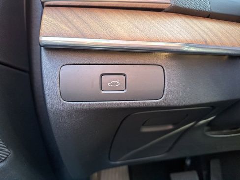 Certified 2025 Volvo XC90 B6 Plus image 32