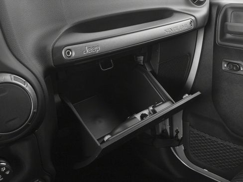 Used 2016 Jeep Wrangler Unlimited Sahara image 13