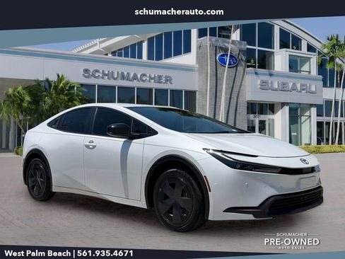 Used 2025 Toyota Prius LE FWD image 1