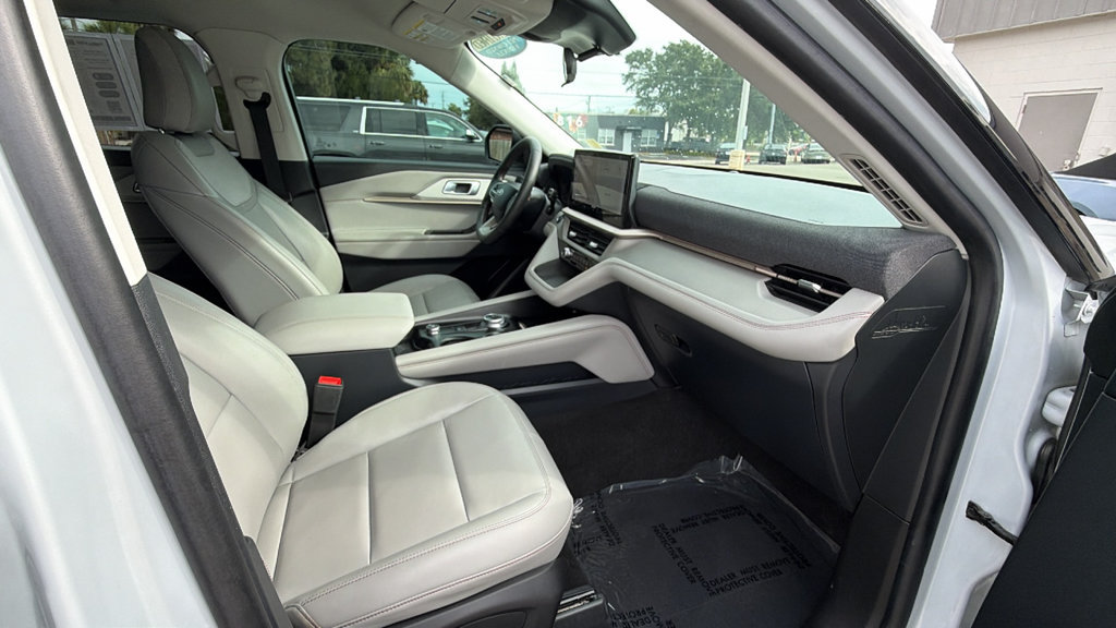 Certified 2025 Ford Explorer Active w/ Active Comfort Package RWD image 28
