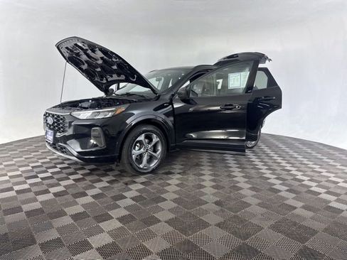 Used 2023 Ford Escape ST-Line w/ Tech Pack #1 AWD/4WD image 11