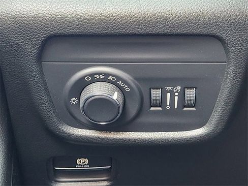 New 2025 Jeep Grand Cherokee Altitude image 16