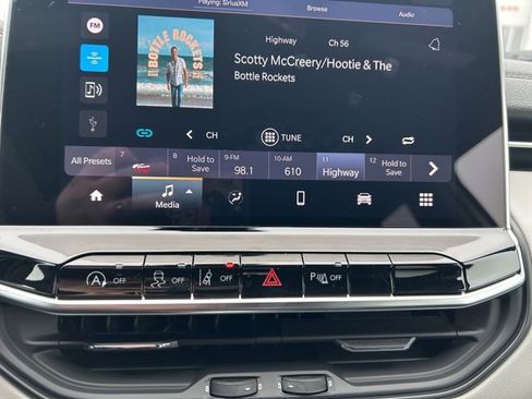 Used 2026 Jeep Compass Limited image 23