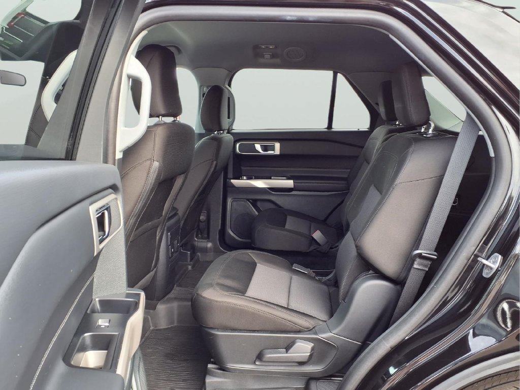 Used 2024 Ford Explorer XLT AWD/4WD image 10
