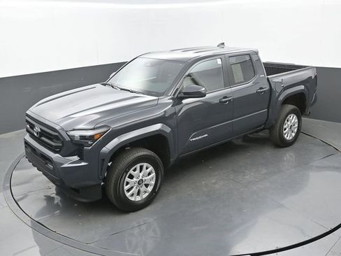 Used 2025 Toyota Tacoma SR5 image 29