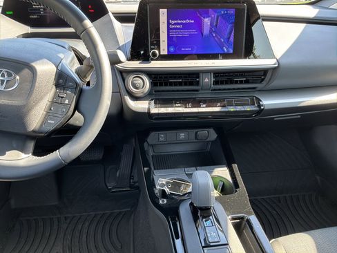 Used 2025 Toyota Prius LE FWD image 29