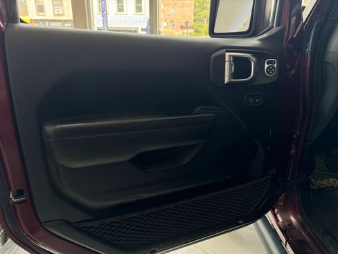 Used 2022 Jeep Wrangler Unlimited Sport AWD/4WD image 12