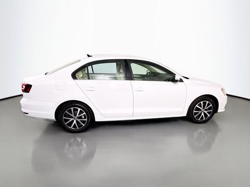 Used 2017 Volkswagen Jetta SE image 11