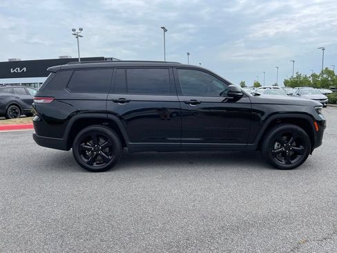 Used 2024 Jeep Grand Cherokee L Limited w/ Black Appearance Package AWD/4WD image 9