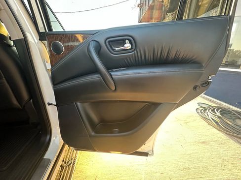 Used 2015 INFINITI QX80 Luxe w/ 22" Wheel Package image 39