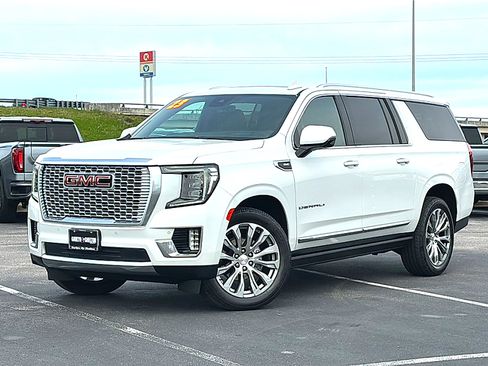 Used 2023 GMC Yukon XL Denali image 2
