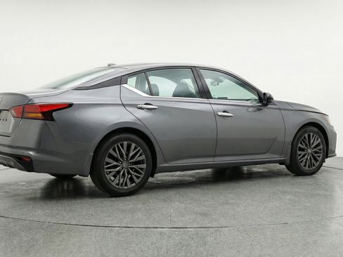 Used 2025 Nissan Altima 2.5 SV image 9