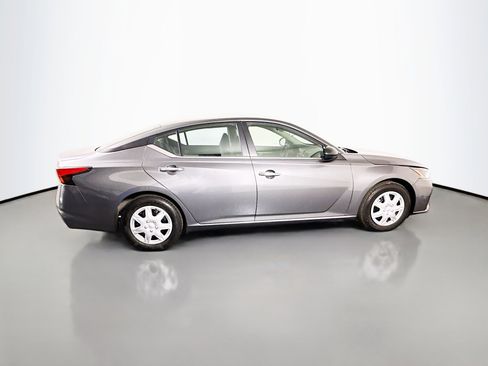 Used 2024 Nissan Altima 2.5 S FWD image 11