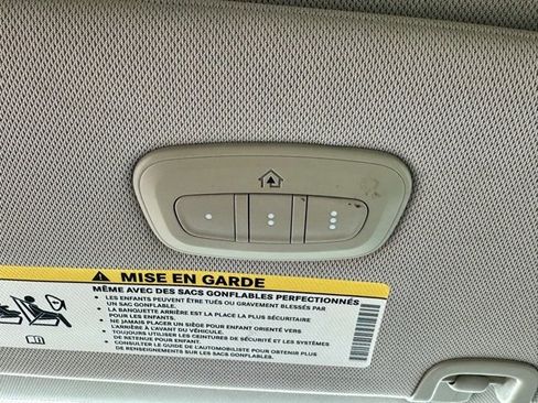 Used 2017 Chrysler Pacifica Touring-L image 38