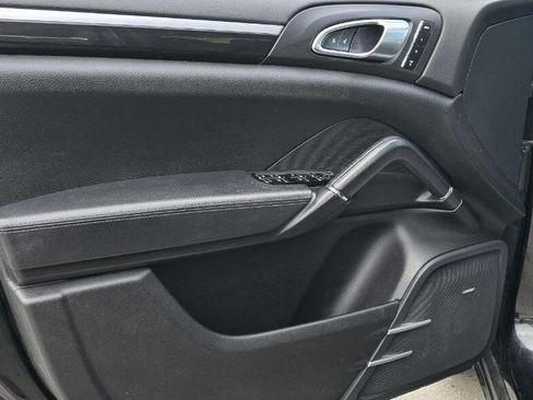Used 2013 Porsche Cayenne S image 10