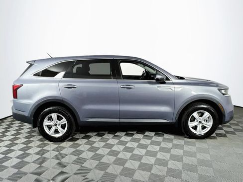 Used 2023 Kia Sorento LX AWD/4WD image 8