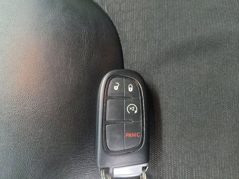 Used 2020 Jeep Cherokee Trailhawk w/ Cold Weather Group AWD/4WD image 32