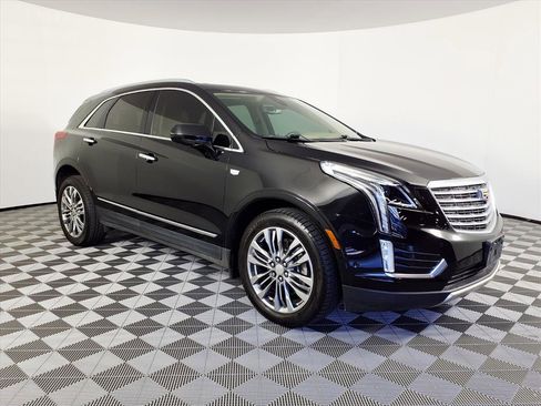 Used 2017 Cadillac XT5 Platinum w/ Driver Assist Package image 3