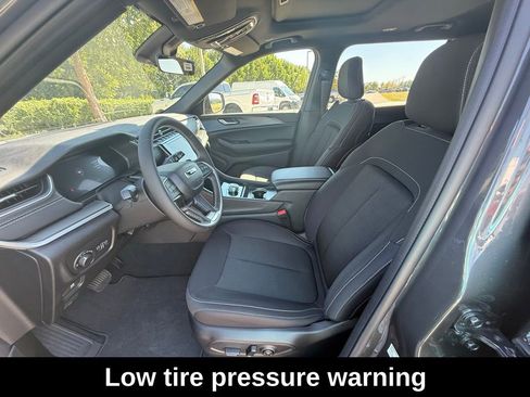 New 2025 Jeep Grand Cherokee L Laredo image 9