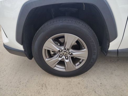 Used 2024 Toyota RAV4 XLE AWD/4WD image 2