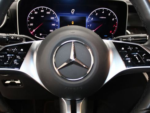 Used 2024 Mercedes-Benz GLC 300 4MATIC image 31