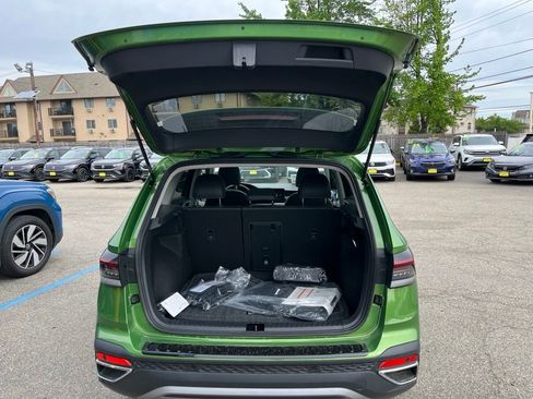 New 2026 Volkswagen Taos SE AWD/4WD image 6