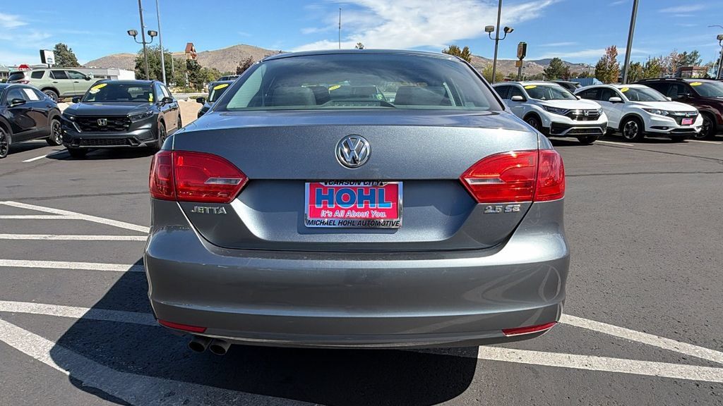 Used 2013 Volkswagen Jetta SE FWD image 4