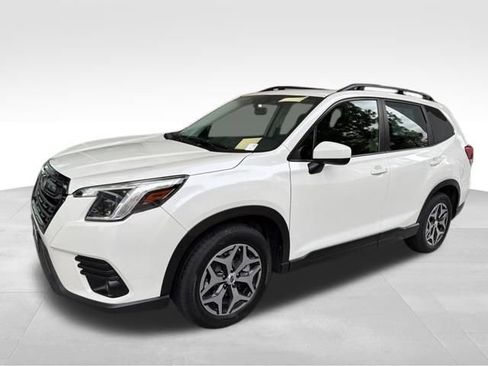 Used 2022 Subaru Forester Premium image 1