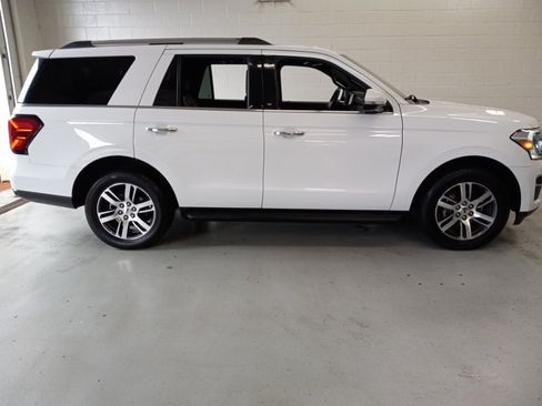 Used 2024 Ford Expedition Limited AWD/4WD image 2