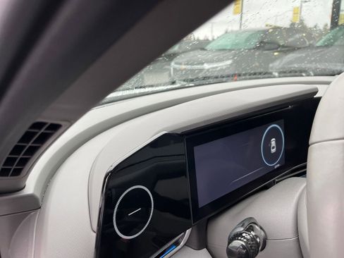 Used 2025 Hyundai Elantra SEL image 34