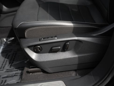 Used 2024 Volkswagen Atlas Cross Sport SEL R-Line AWD/4WD image 21