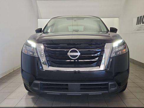 Used 2024 Nissan Pathfinder SV image 3