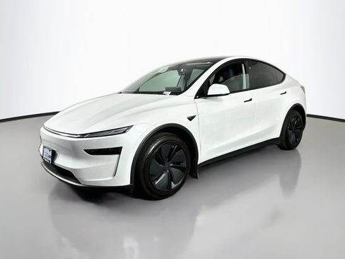Used 2026 Tesla Model Y AWD image 3