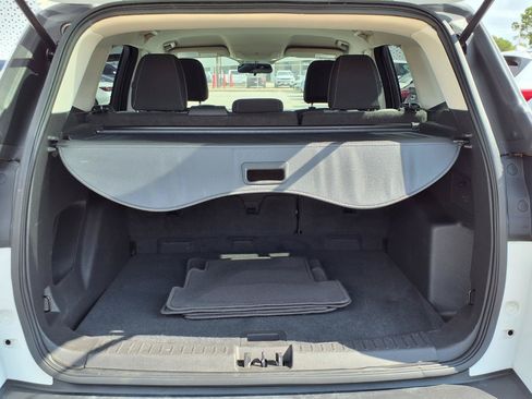 Used 2017 Ford Escape SE FWD image 19