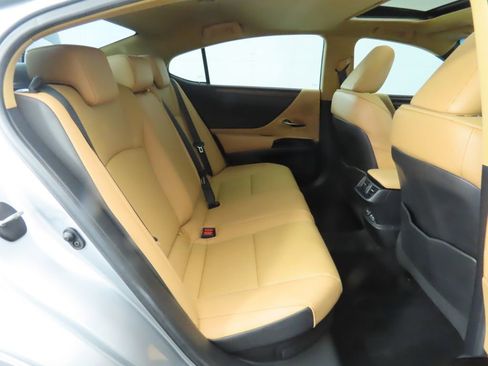 Used 2022 Lexus ES 300h w/ Premium Package image 22