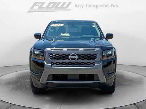 Used 2026 Nissan Frontier SV w/ Tow Package RWD image 2