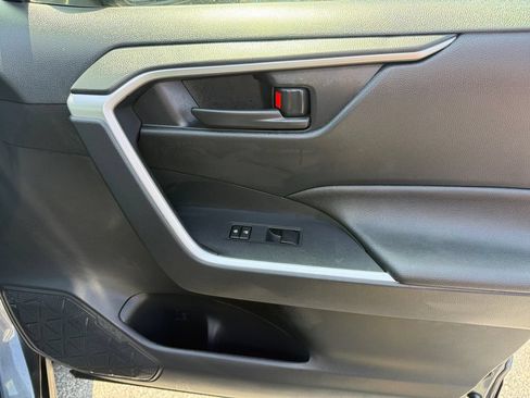 Certified 2025 Toyota RAV4 LE AWD/4WD image 19