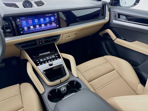 New 2026 Porsche Cayenne Coupe AWD/4WD image 27