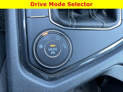 Used 2022 Volkswagen Tiguan SE AWD/4WD image 19