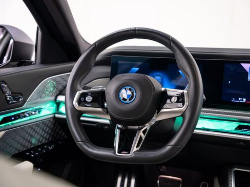 Used 2023 BMW i7 xDrive60 AWD/4WD image 11