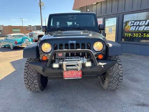 Used 2012 Jeep Wrangler Unlimited Rubicon w/ Connectivity Group image 9