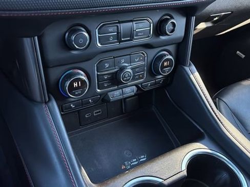 Used 2021 Chevrolet Suburban RST w/ Luxury Package image 31